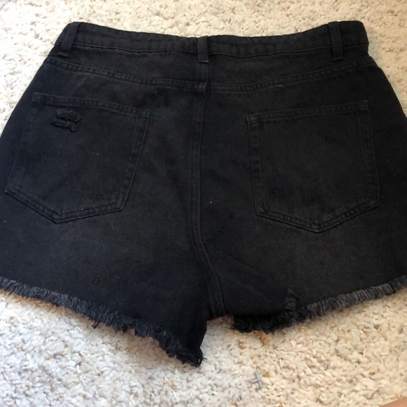 High wasted black shorts - Picture 2 of 2